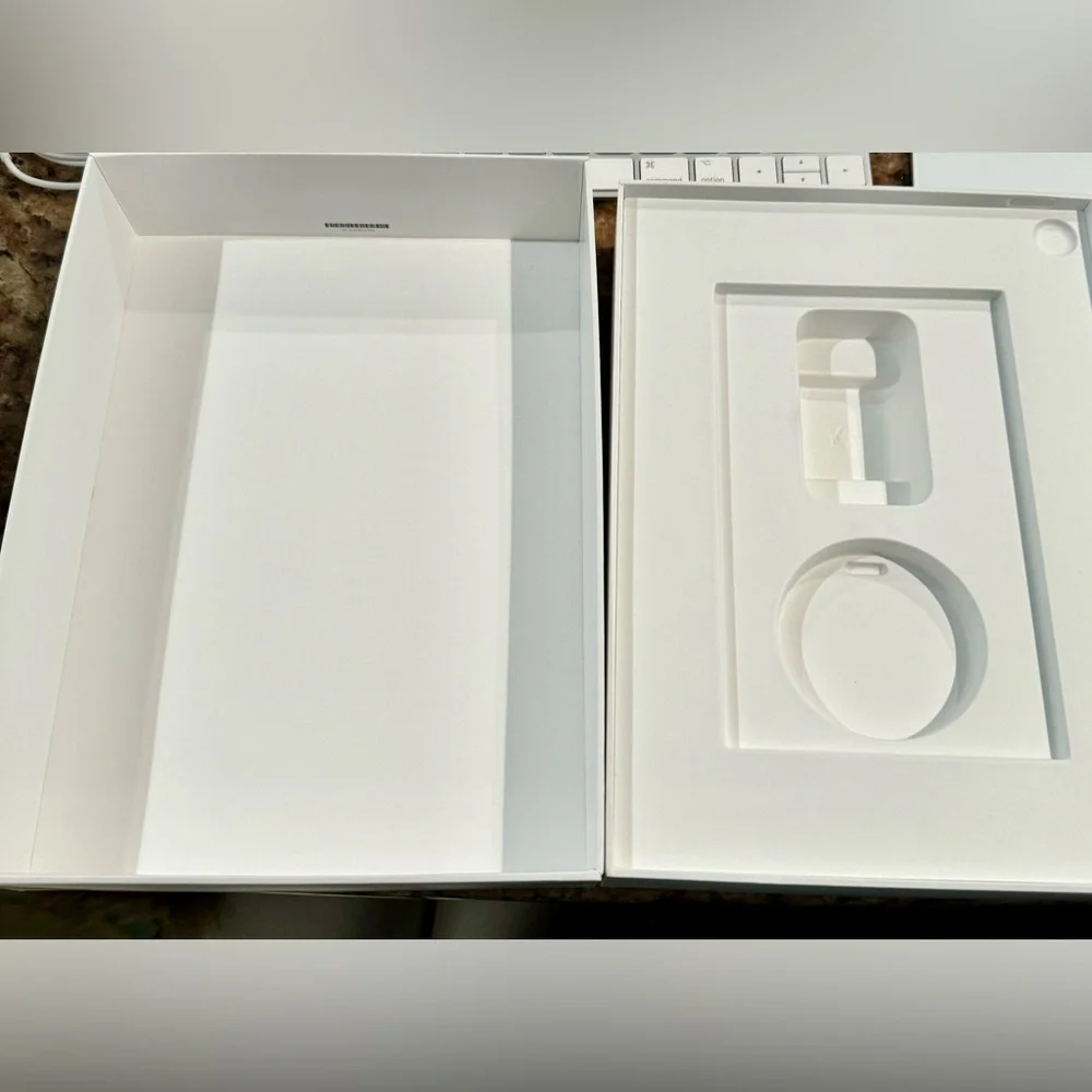 IPad Box - Empty Box - No Ipad Included - Picture 4 of 7